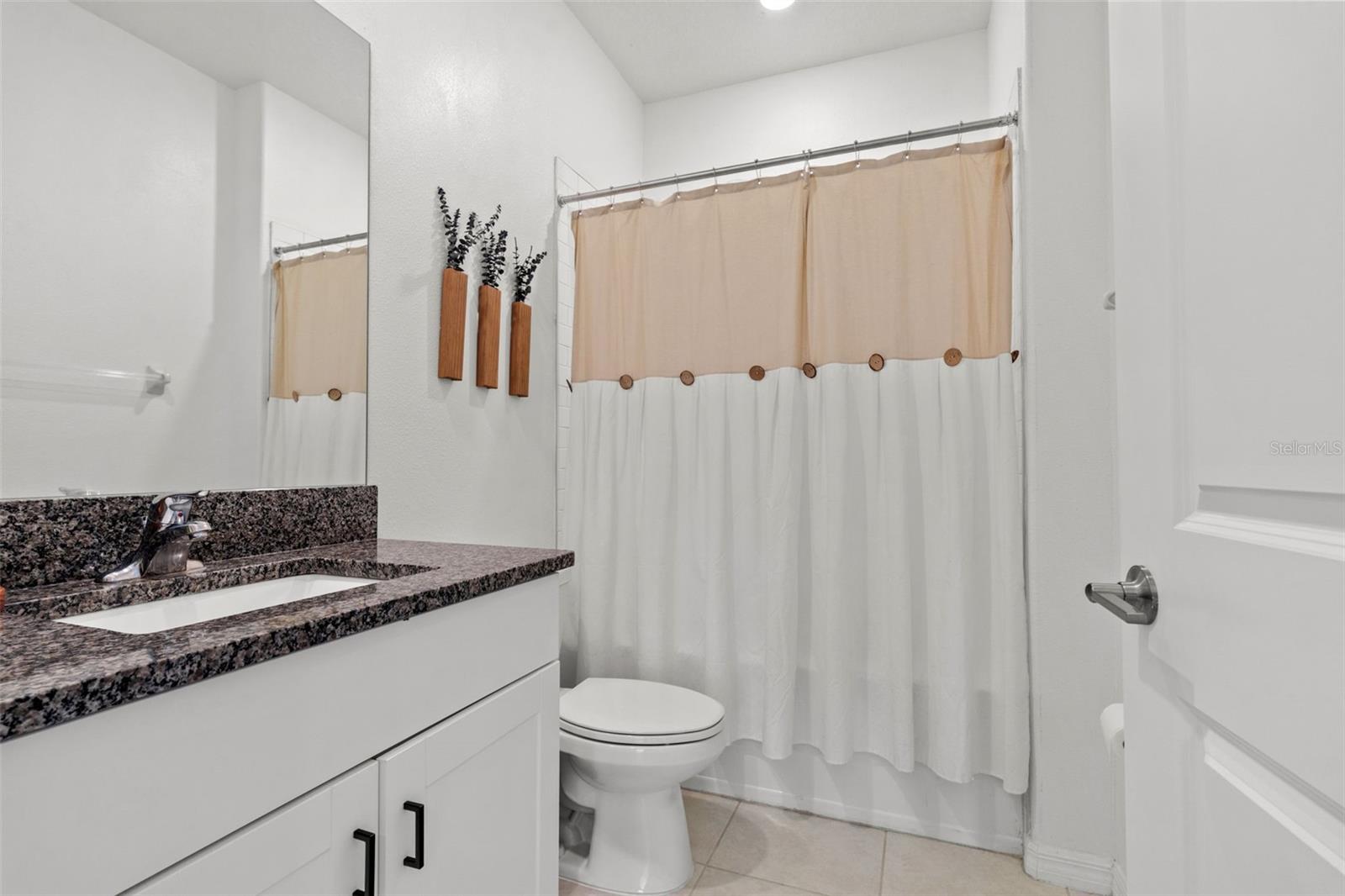 PALM RIVER TOWNHOMES PH 2 - Residential