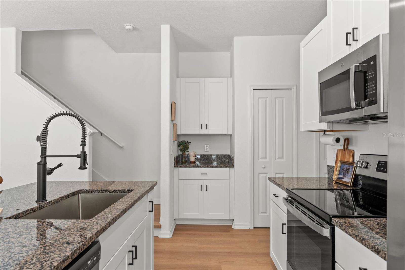 PALM RIVER TOWNHOMES PH 2 - Residential