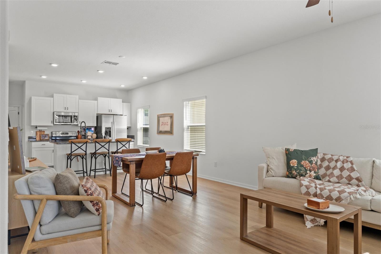 PALM RIVER TOWNHOMES PH 2 - Residential