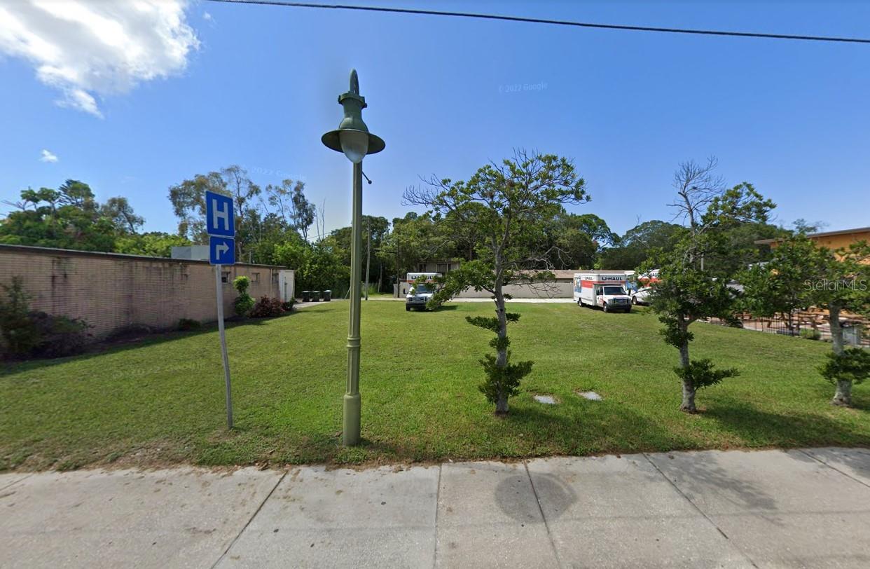 LARGO CENTRAL - Commercial Lease