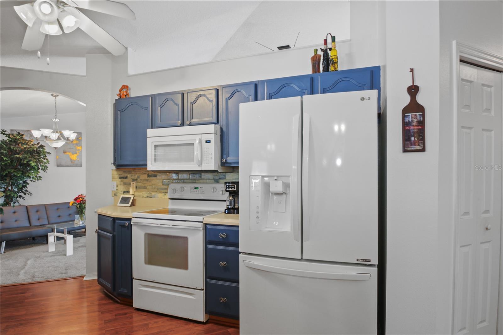 1281 NAVARRE DRIVE