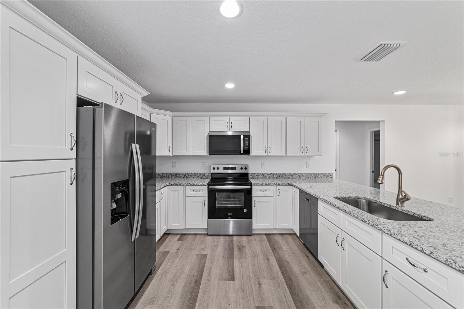 RAINBOW LAKES ESTATE - Residential