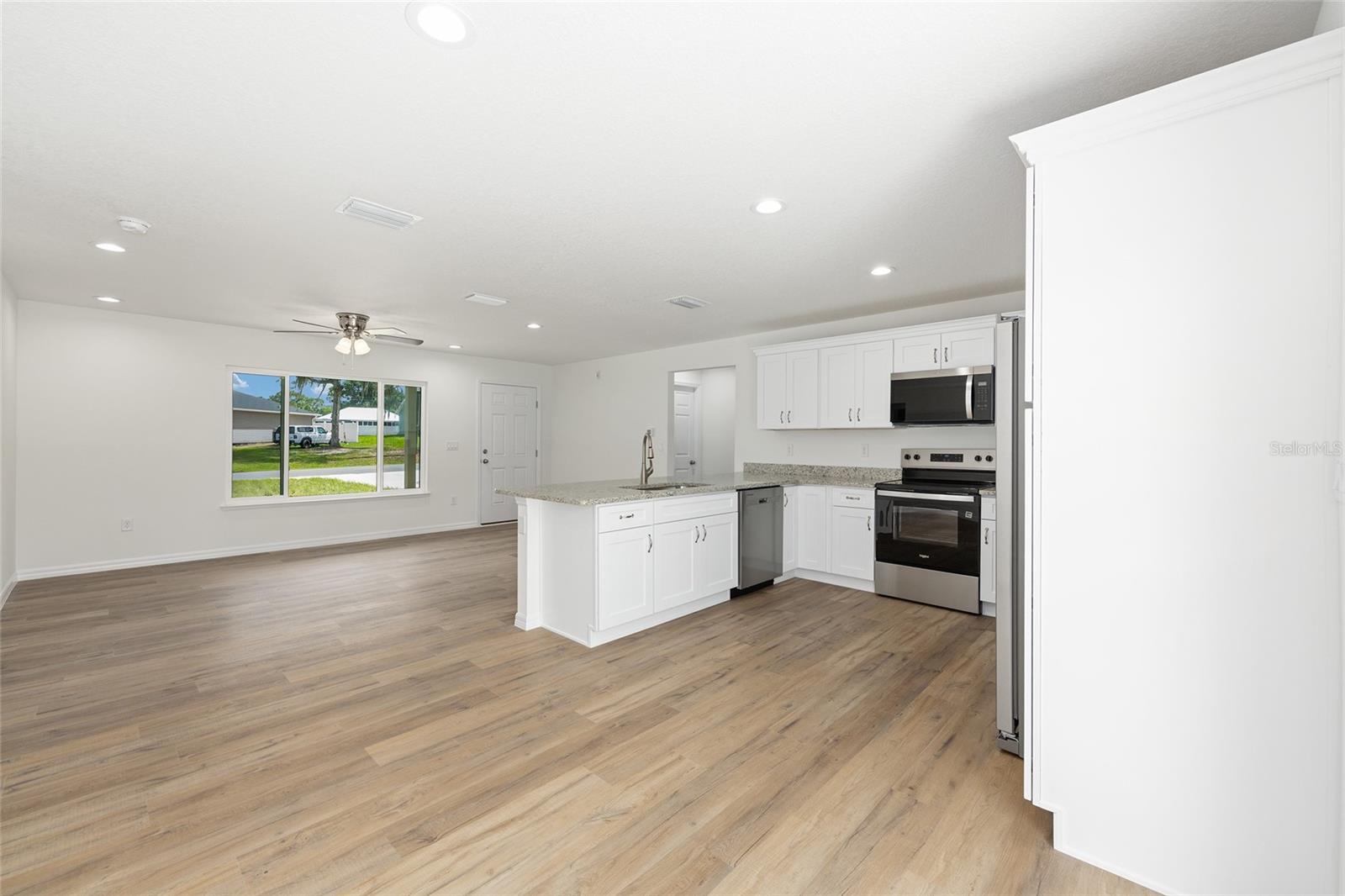 RAINBOW LAKES ESTATE - Residential