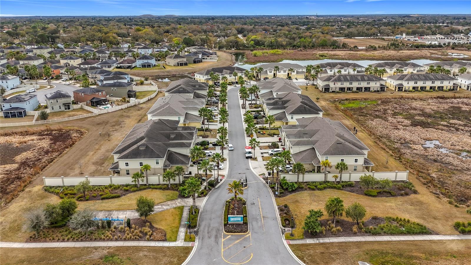 LUCAYA LAKE CLUB TWNHMS PHA - Residential