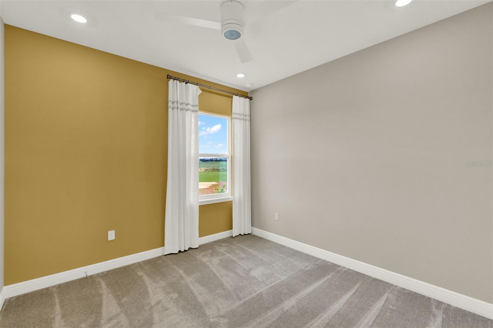 VILLAGES AT MINNEOLA HILLS - Residential