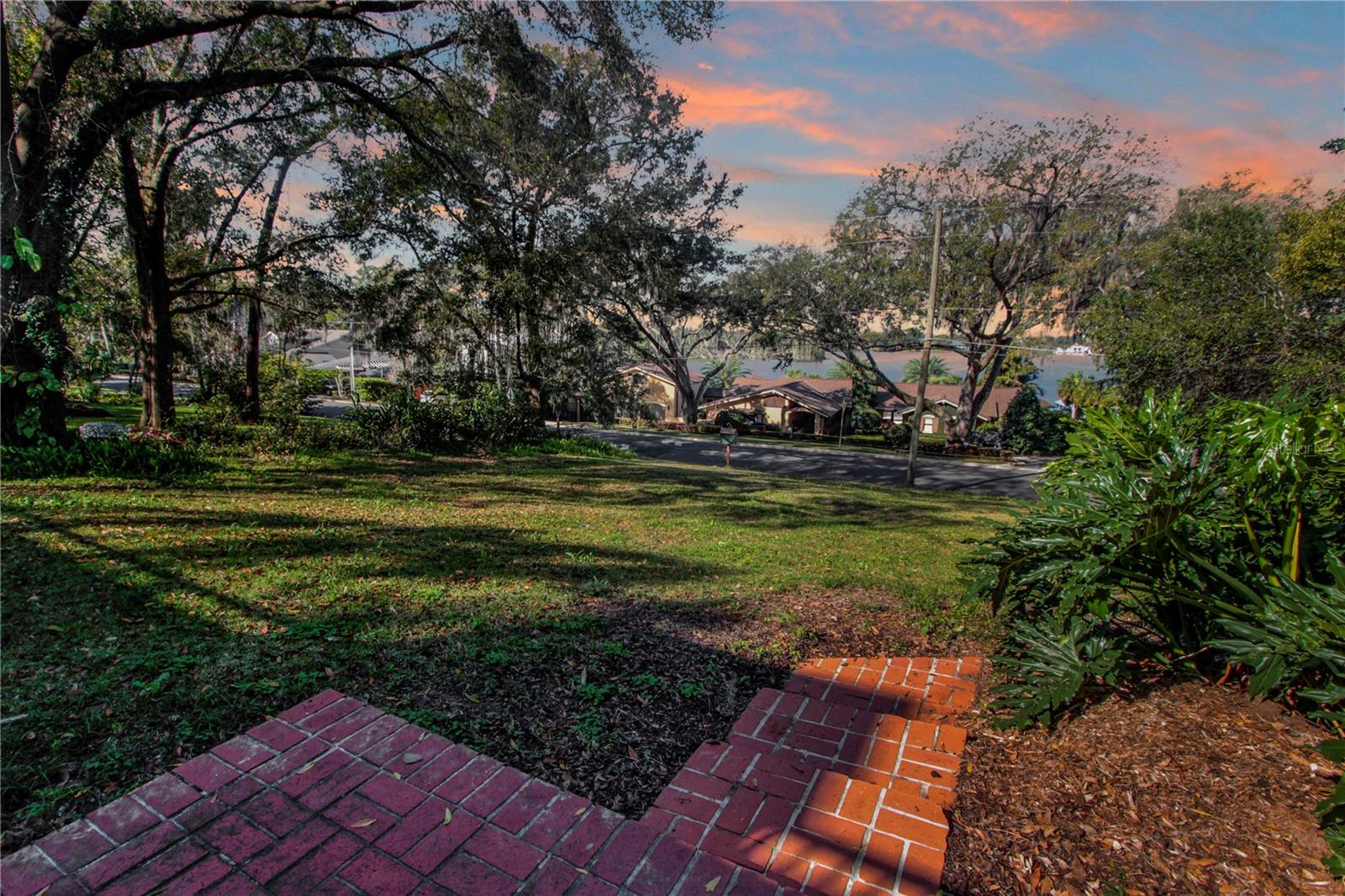 925 NORTHSIDE DRIVE