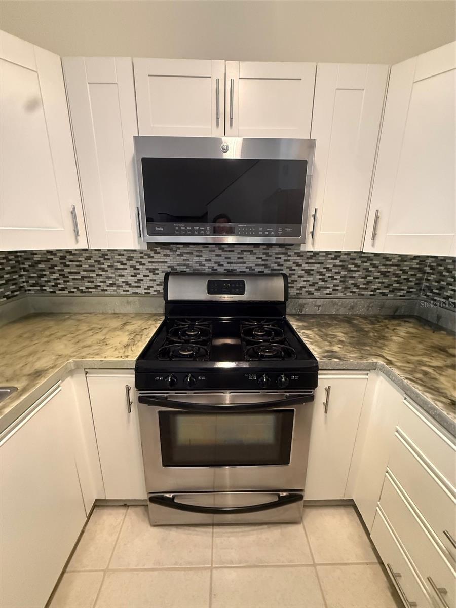 WESTSIDE TWNHMS - Residential Lease