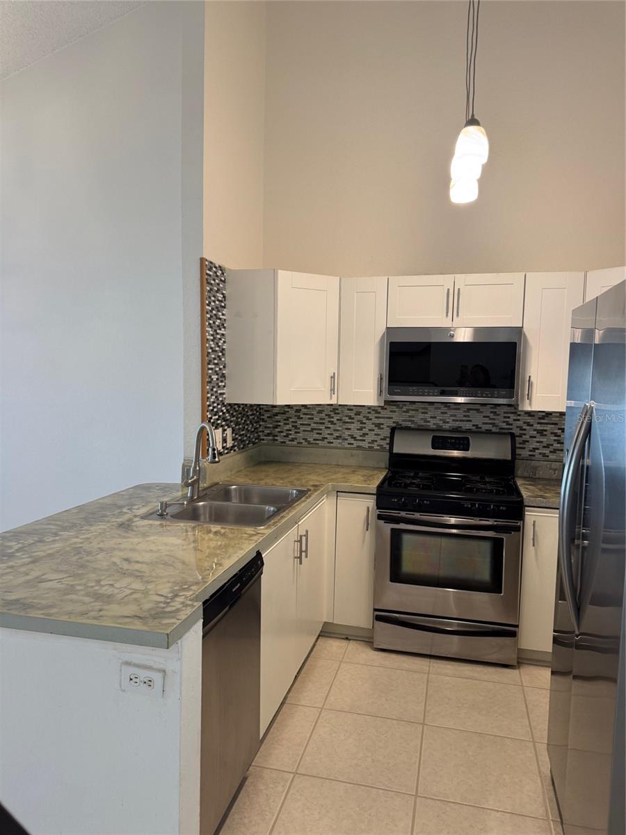 WESTSIDE TWNHMS - Residential Lease