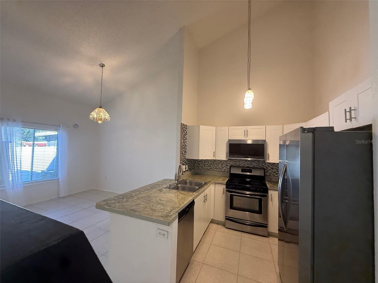 WESTSIDE TWNHMS - Residential Lease