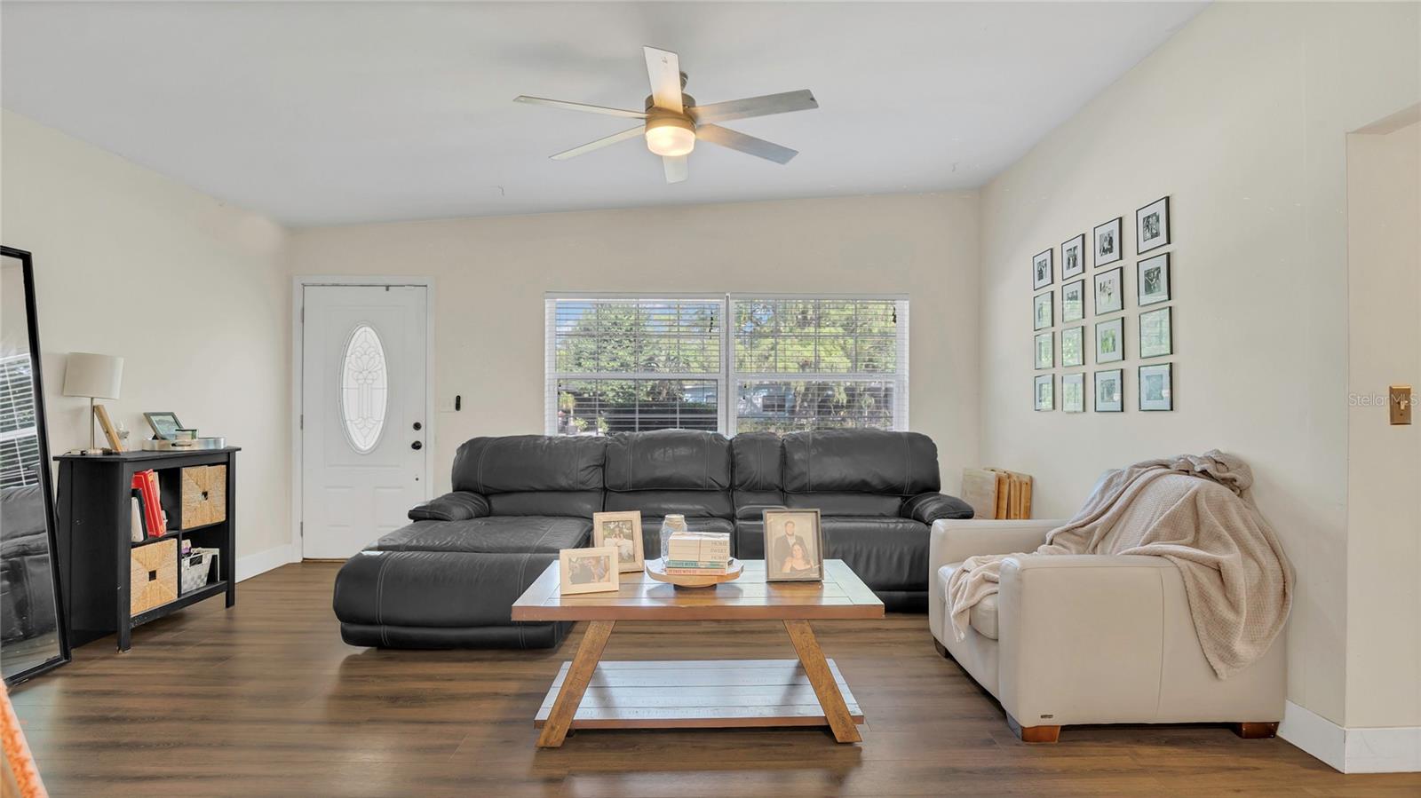 132 W LAUREN COURT