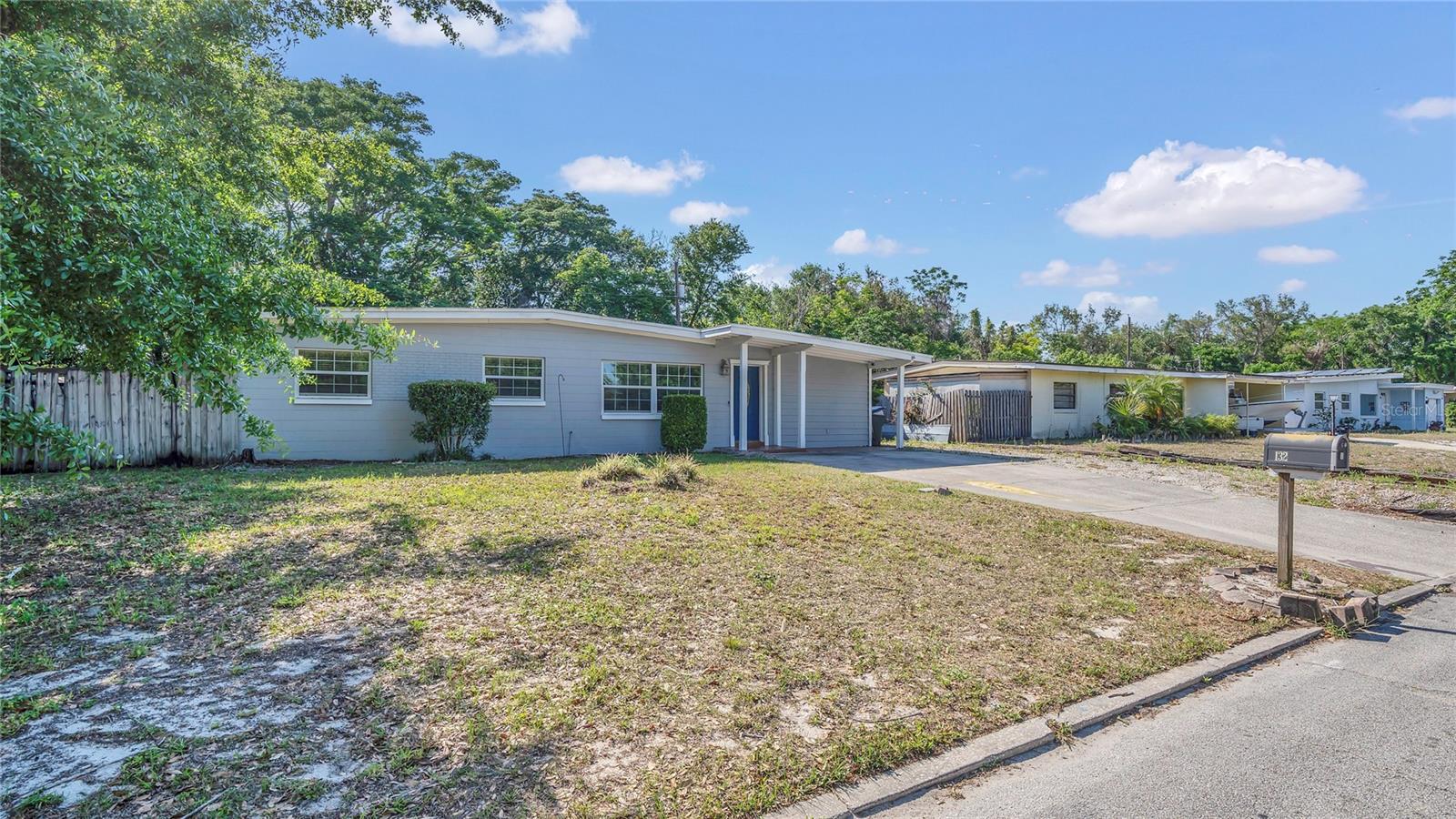 132 W LAUREN COURT