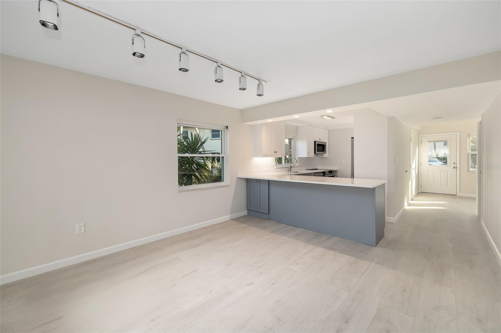 WHITNEY BEACH - Residential