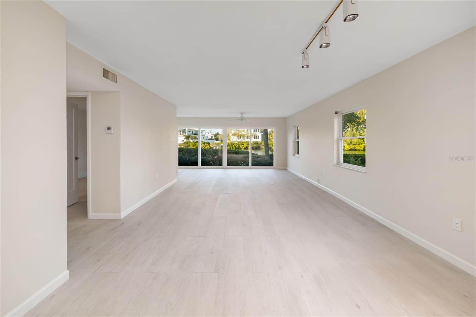 WHITNEY BEACH - Residential