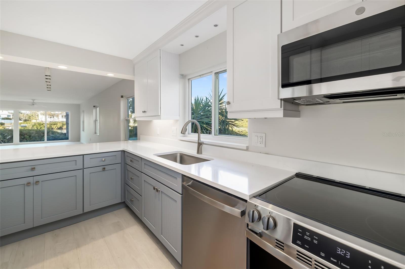 WHITNEY BEACH - Residential