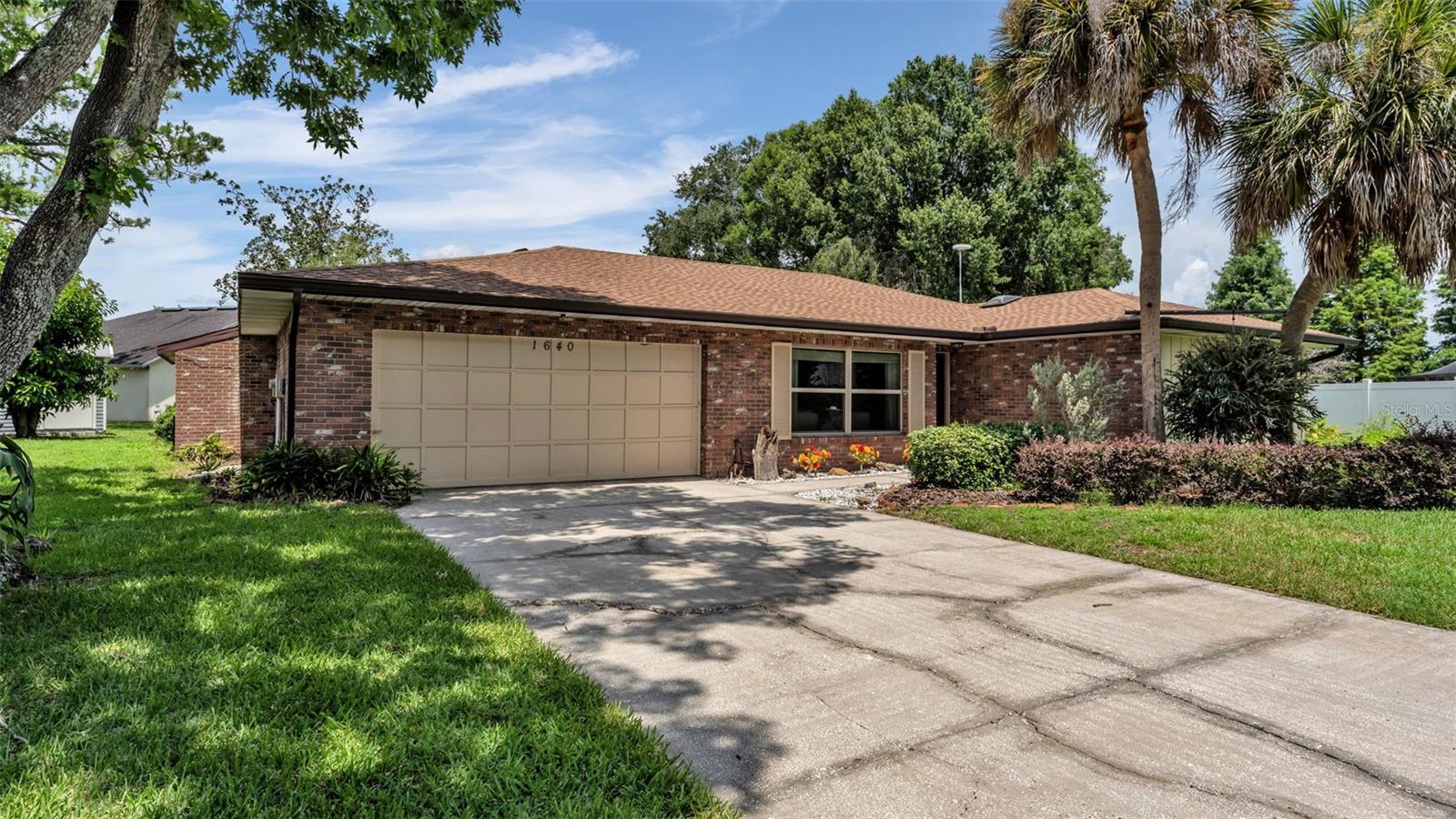 1640 BAYOU CIRCLE