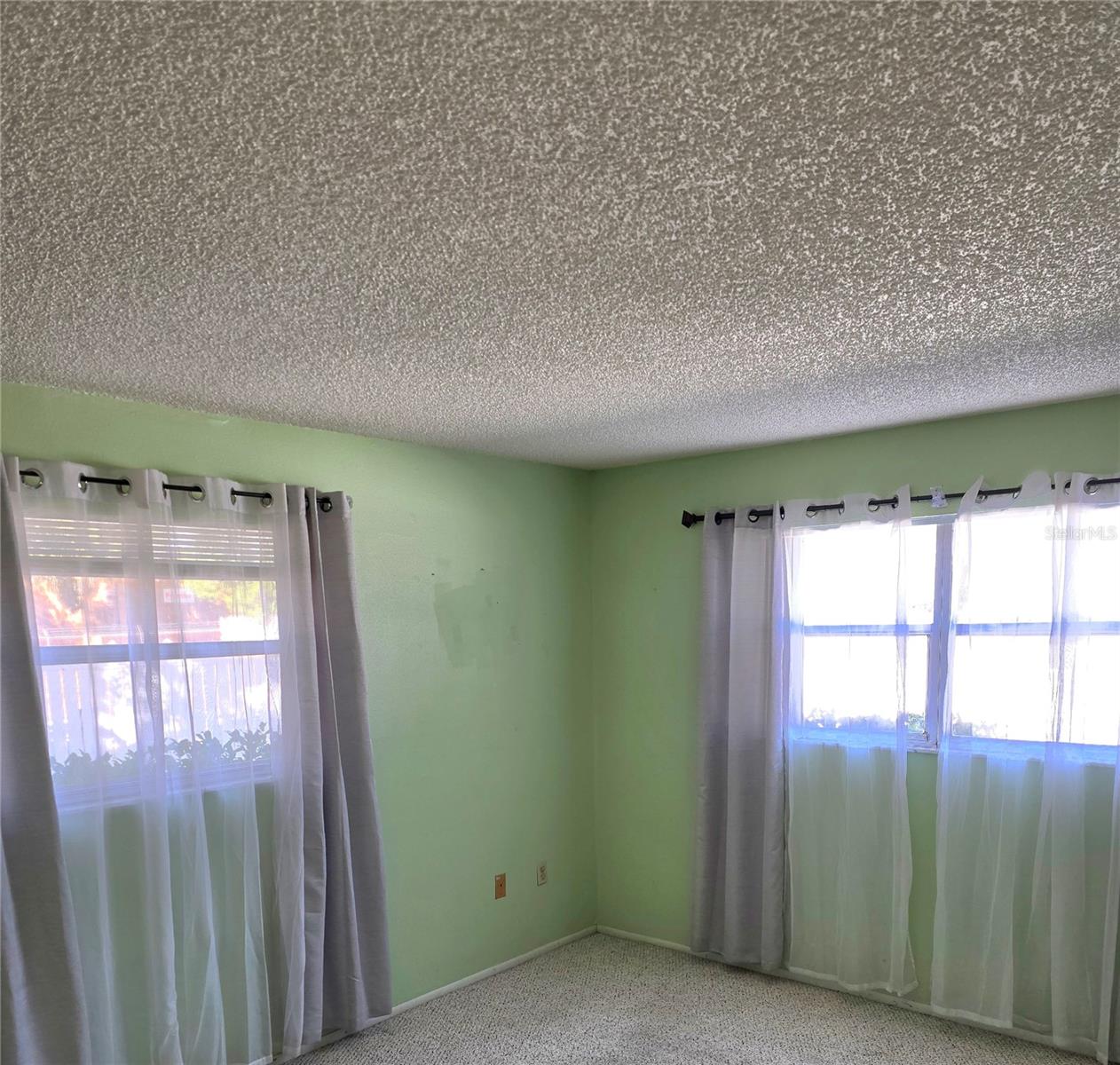 WOODTRAIL CONDO - Residential