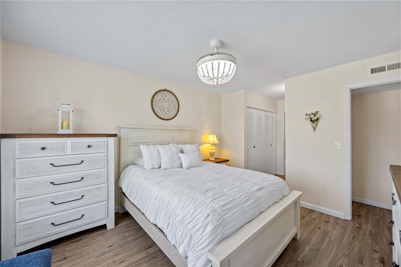 CHELSEA HOUSE - Residential