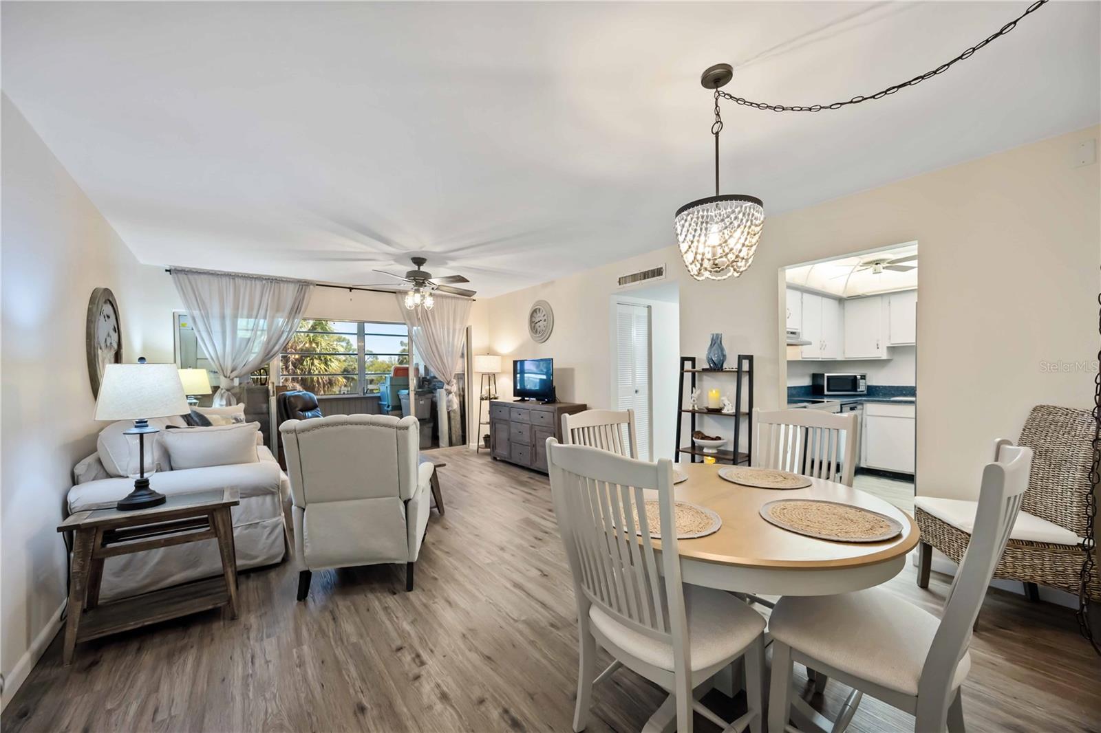 CHELSEA HOUSE - Residential