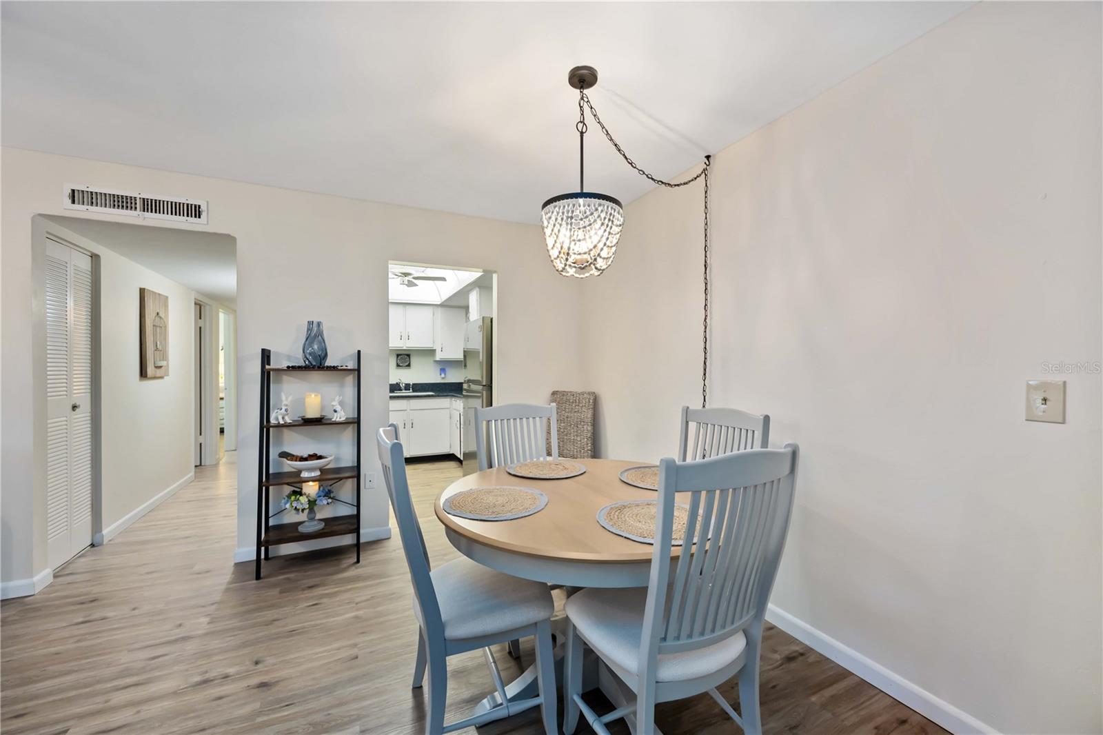 CHELSEA HOUSE - Residential