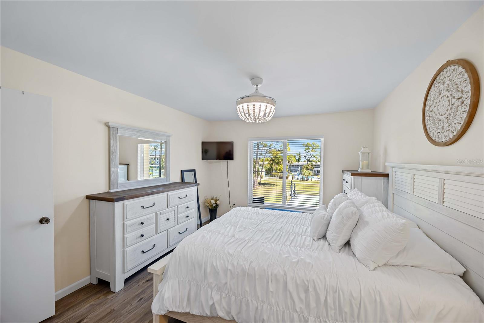 CHELSEA HOUSE - Residential