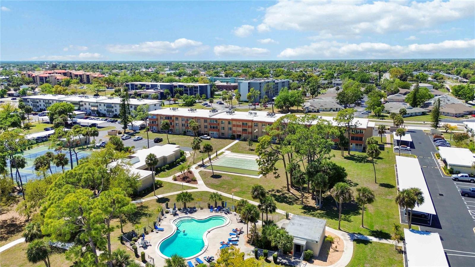 CHELSEA HOUSE - Residential