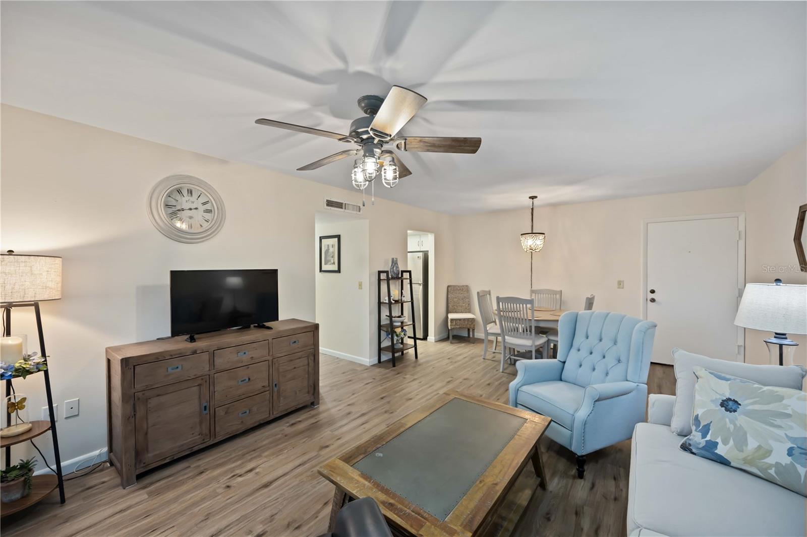 CHELSEA HOUSE - Residential