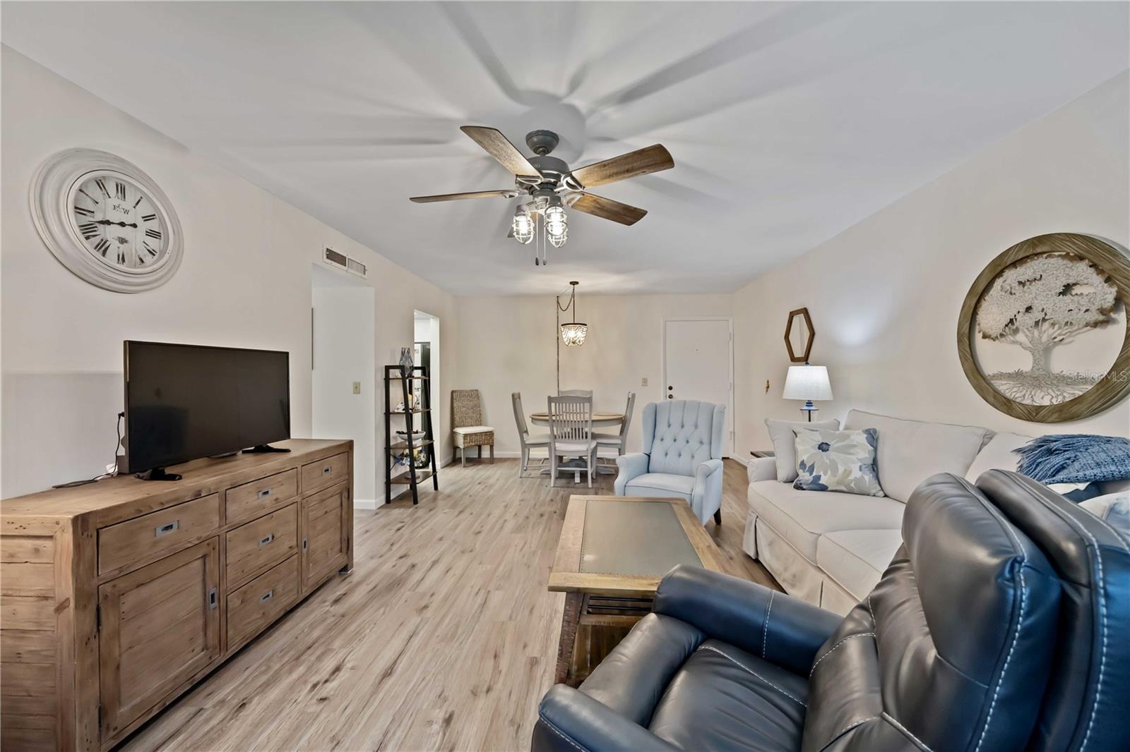 CHELSEA HOUSE - Residential