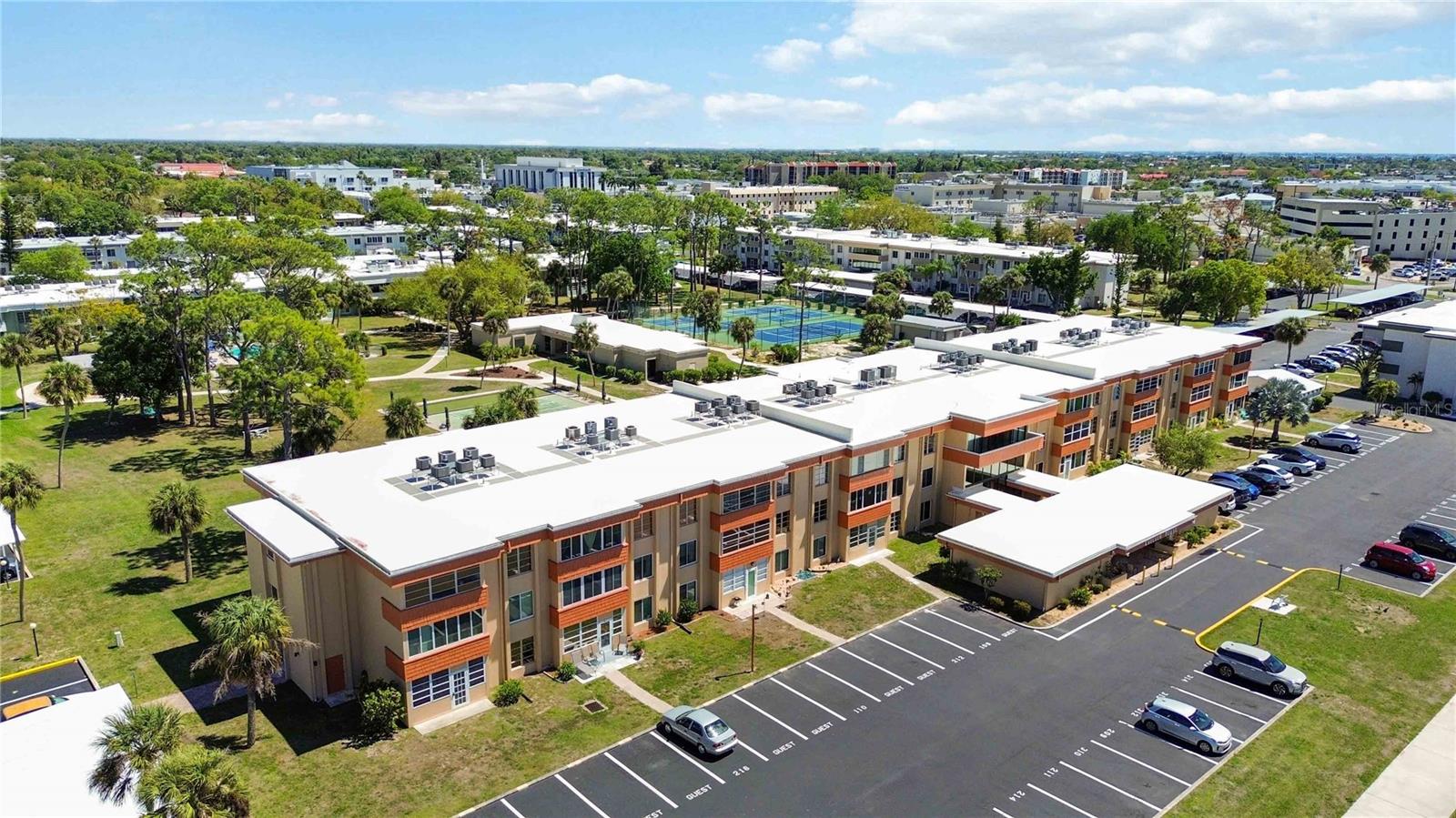 CHELSEA HOUSE - Residential