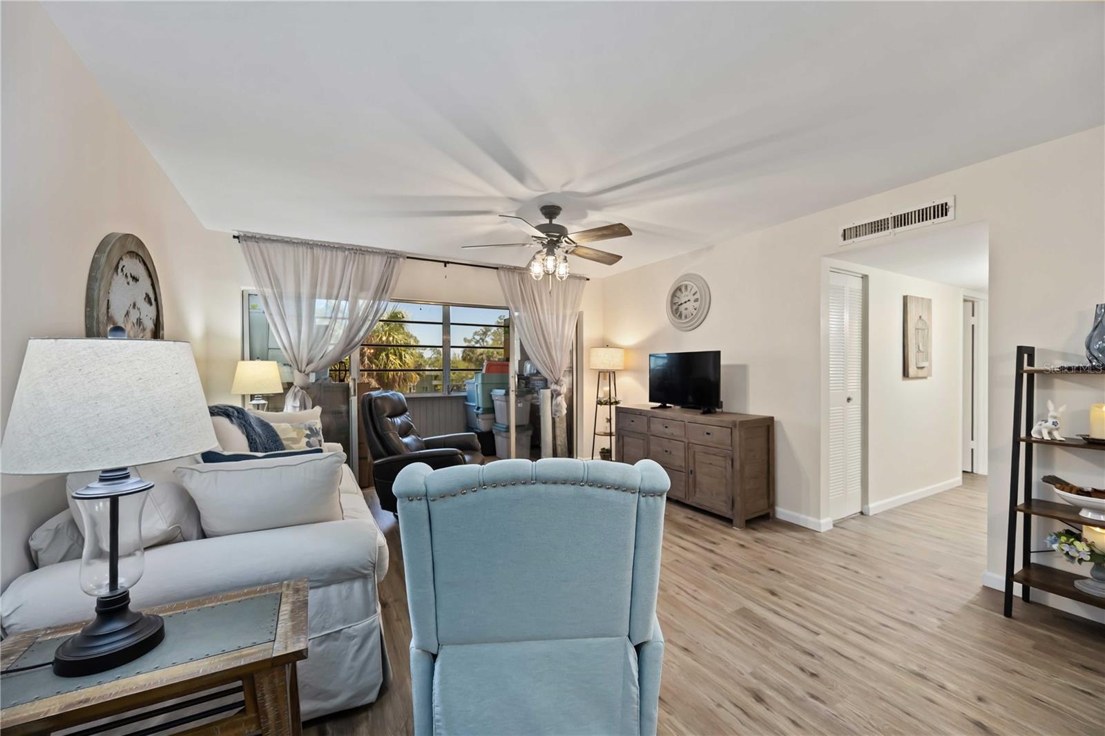 CHELSEA HOUSE - Residential