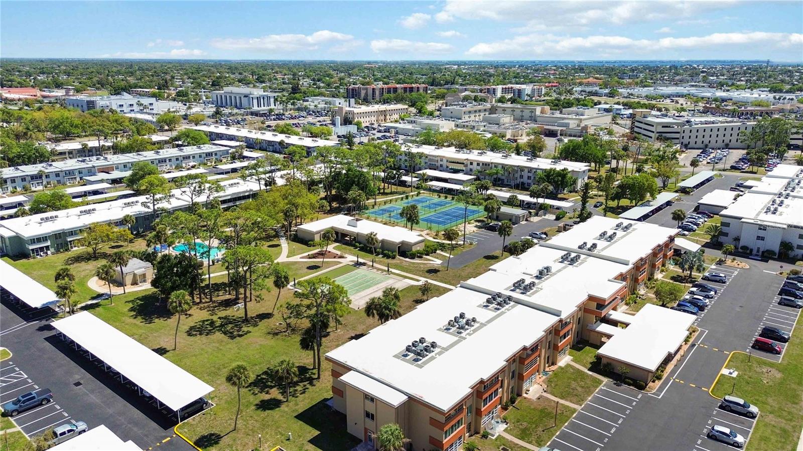 CHELSEA HOUSE - Residential