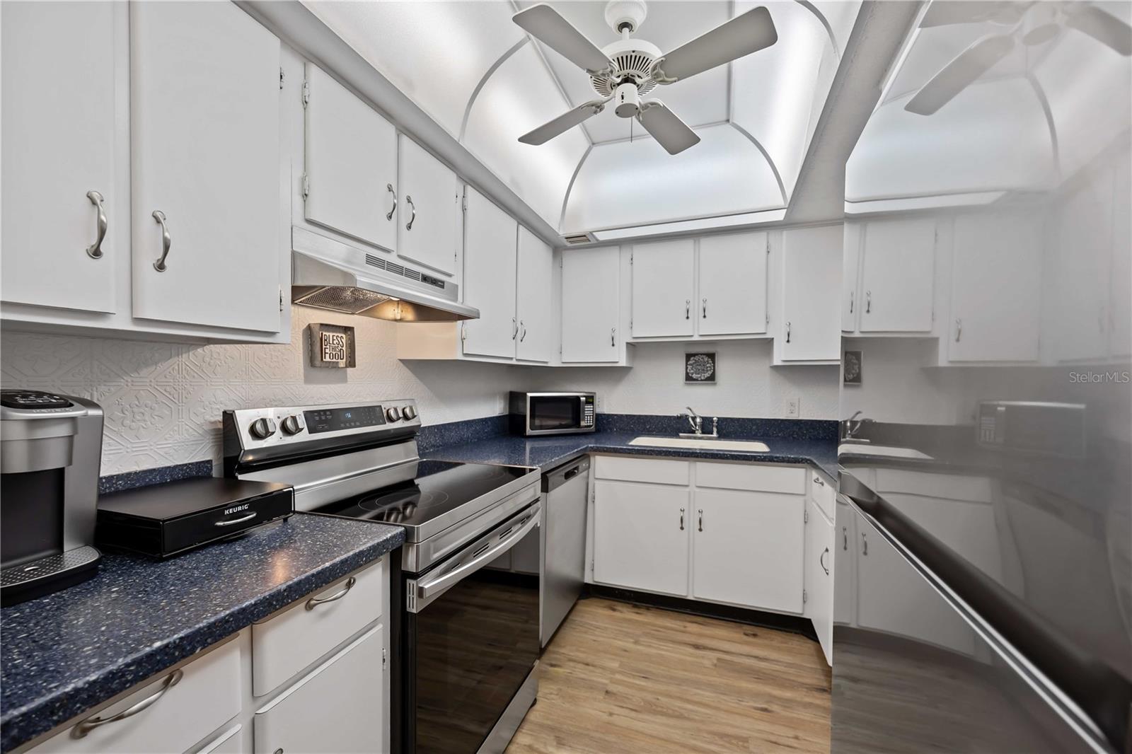 CHELSEA HOUSE - Residential