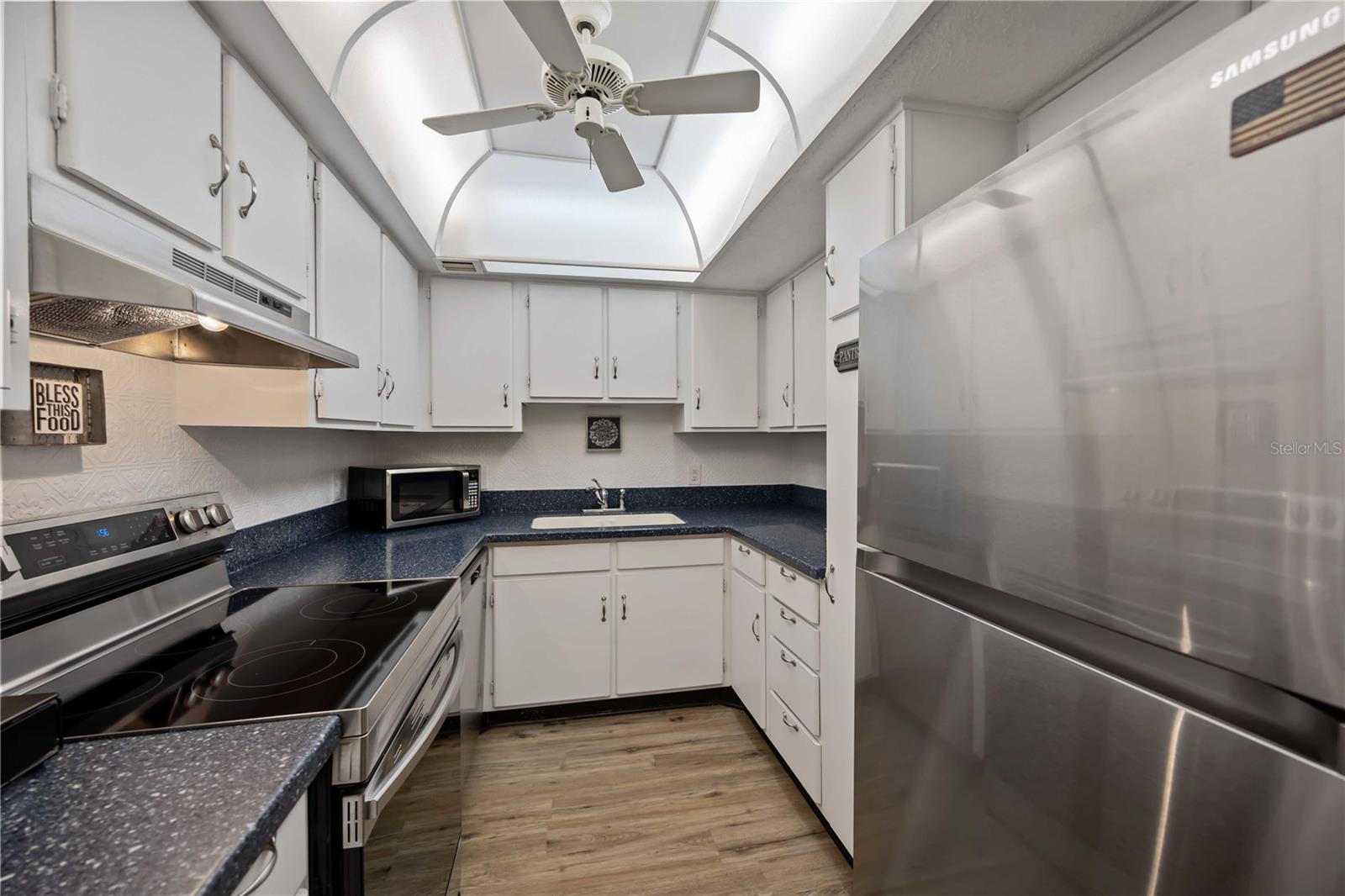 CHELSEA HOUSE - Residential