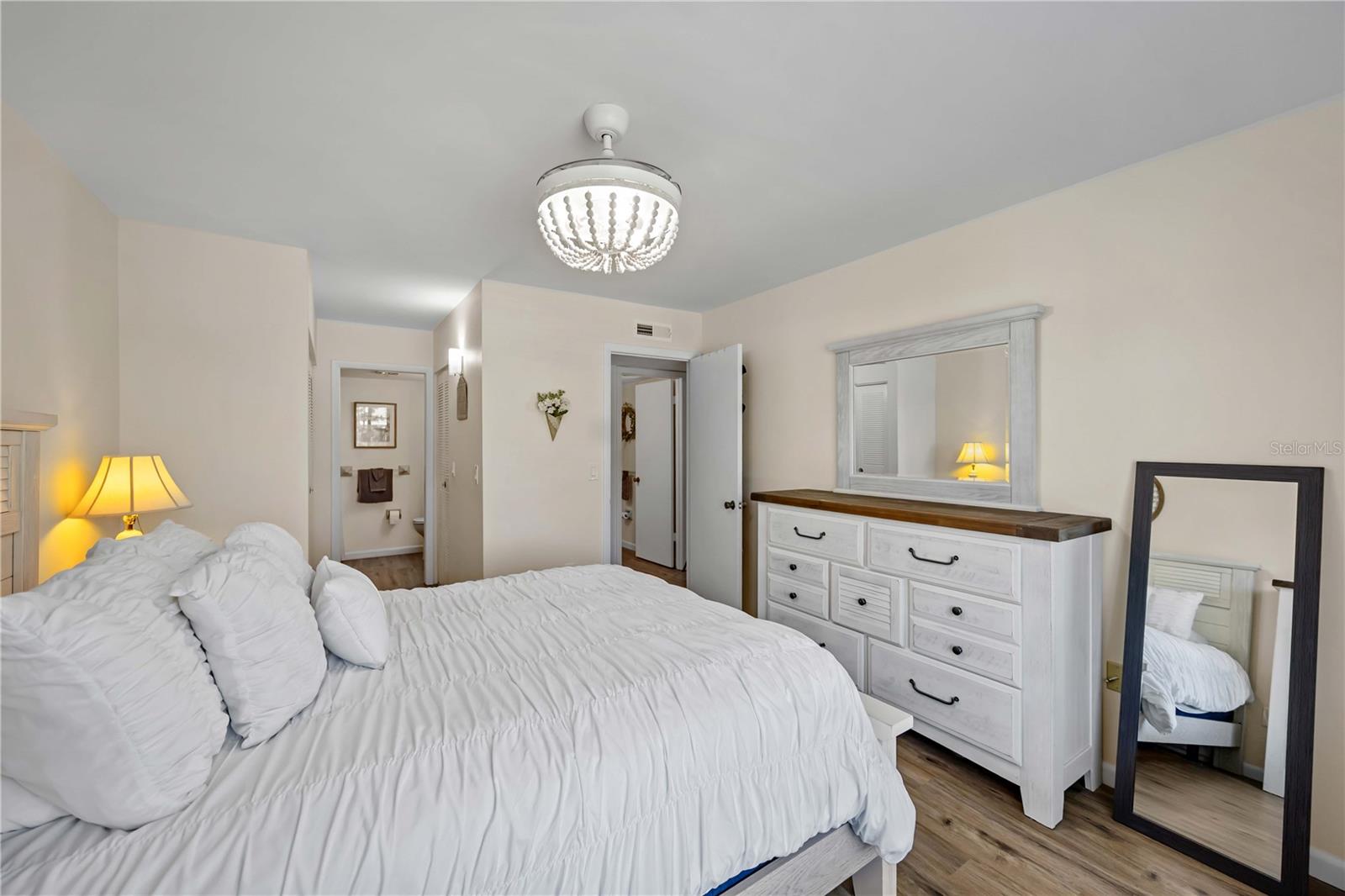 CHELSEA HOUSE - Residential