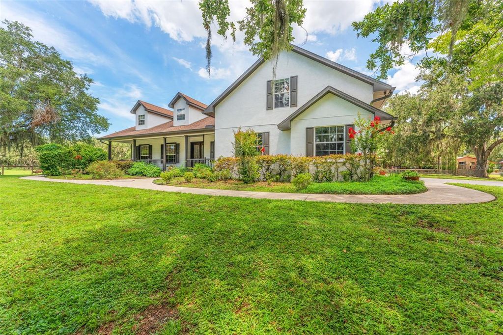 Photo of 2702 Rogers Ranch Road, Lithia, FL 33547 (MLS # TB8402566)