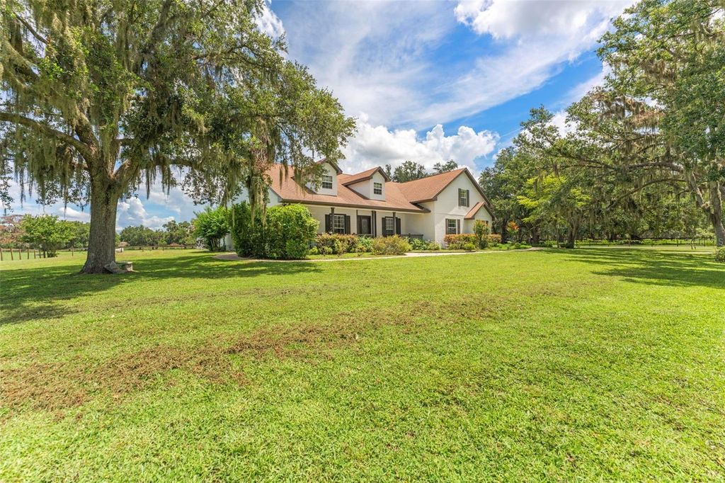 Photo of 2702 Rogers Ranch Road, Lithia, FL 33547 (MLS # TB8402566)