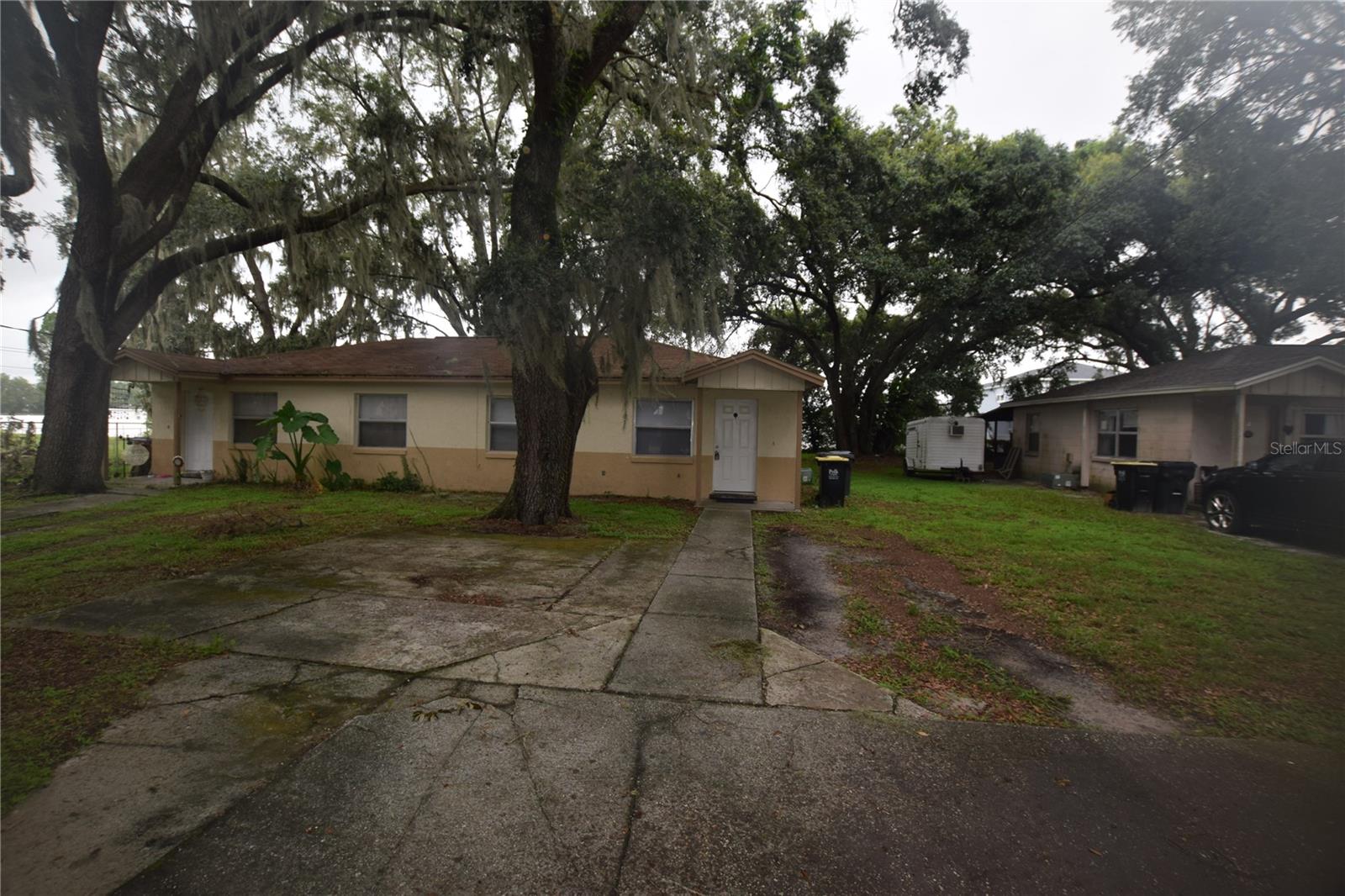 2 Bedrooms, 1 Bath Duplex For Rent in Auburndale. Range, Refrigerator, D/W, Central Heat and A/C