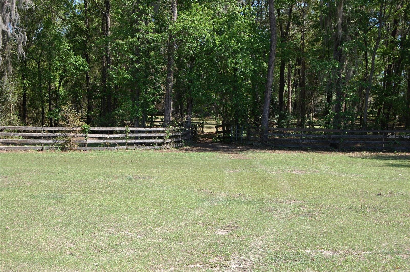 ROLLING HILLS - Residential