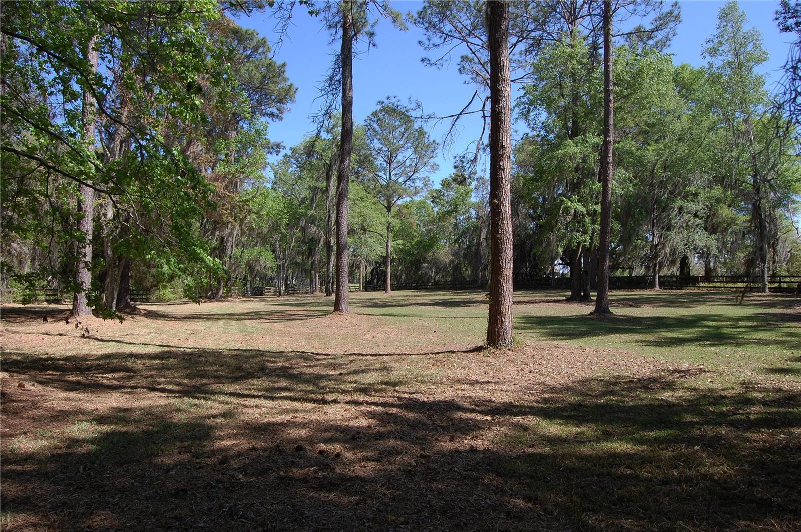 ROLLING HILLS - Residential