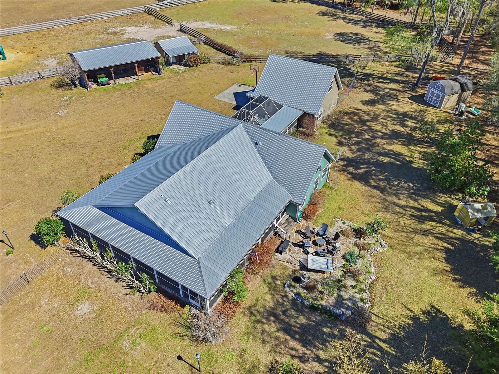 ROLLING HILLS - Residential