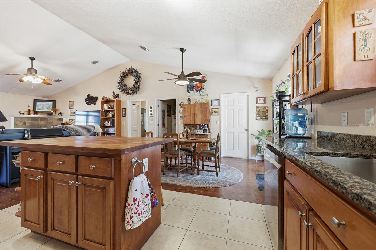 ROLLING HILLS - Residential