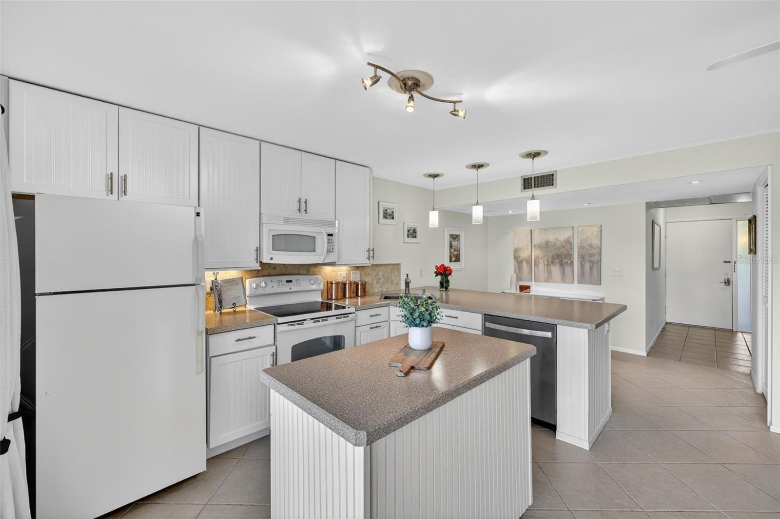 QUAIL HOLLOW - Residential