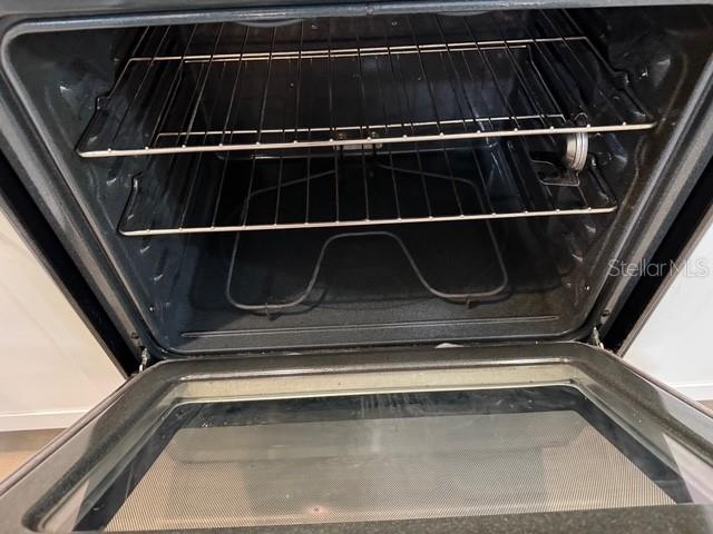 SOUTH VENICE - Residential