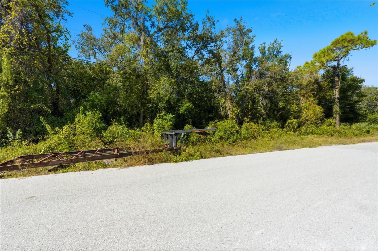 MOON LAKE ESTATES - Land