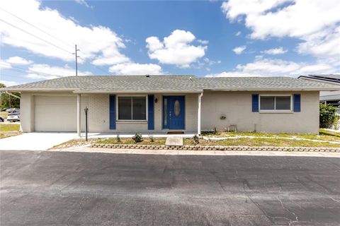 Photo of 702 Huxley Place, Sun City Center, FL 33573 (MLS # A4689086)