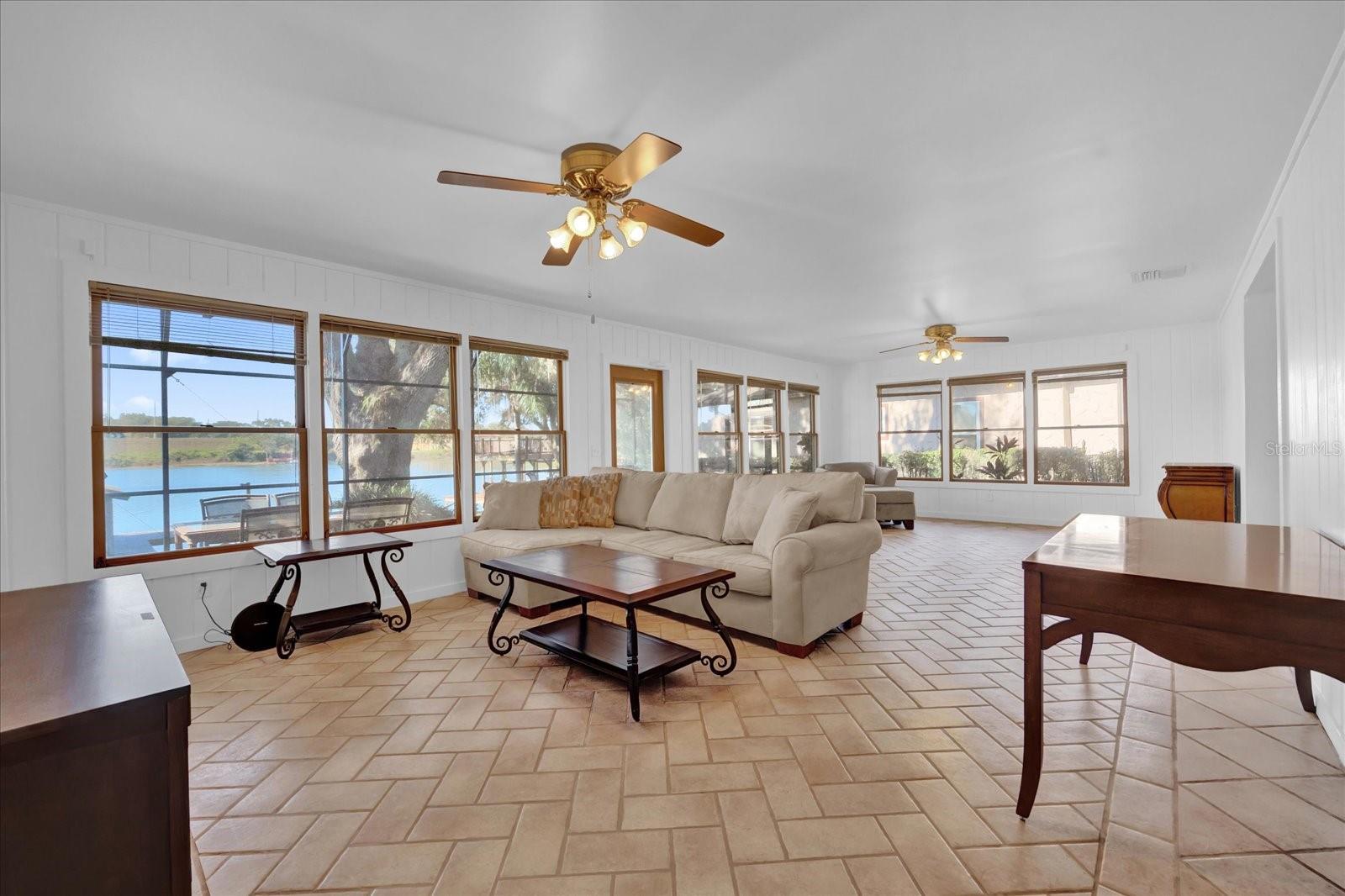 509 E LAKESHORE DRIVE