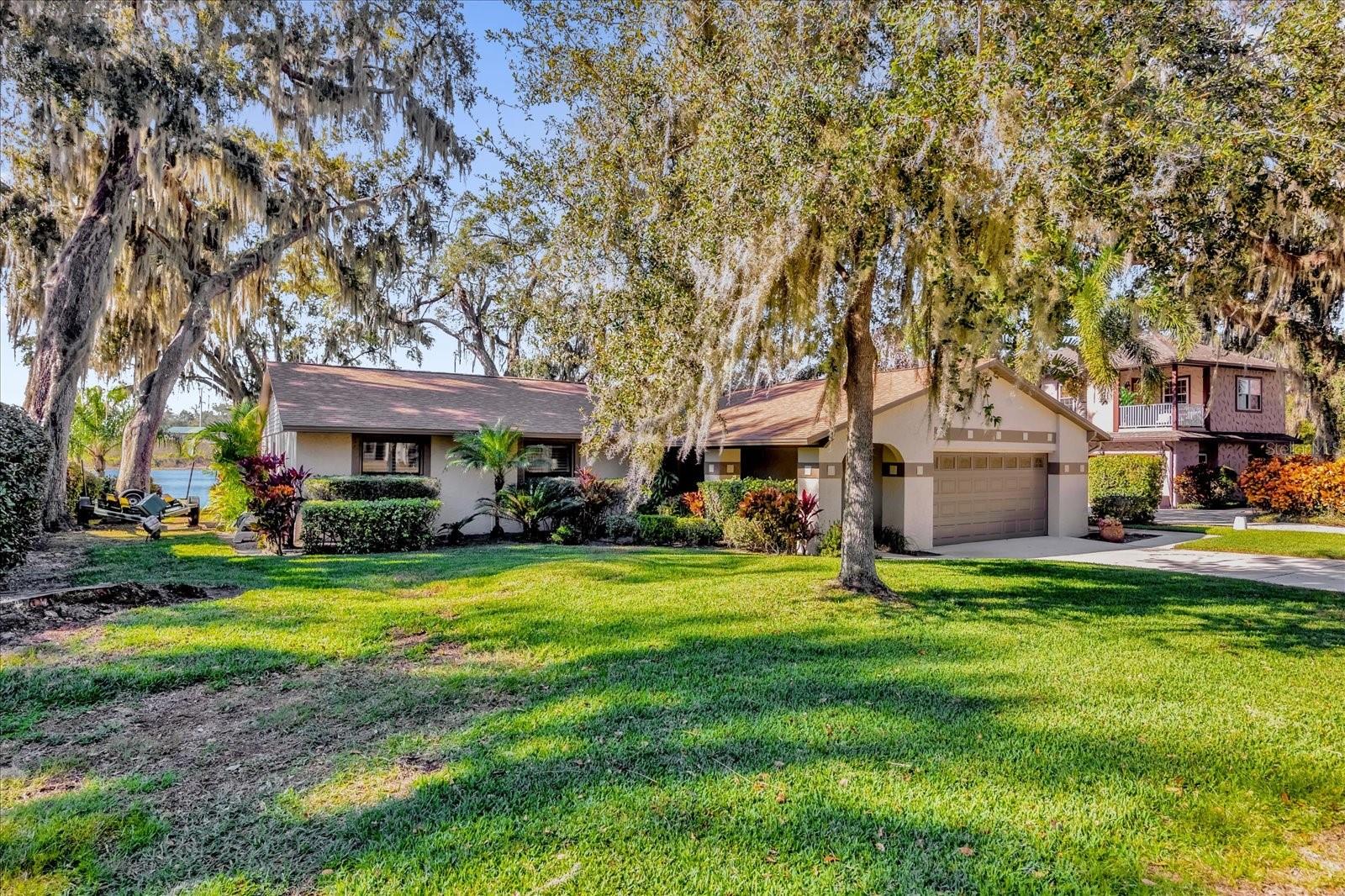 509 E LAKESHORE DRIVE