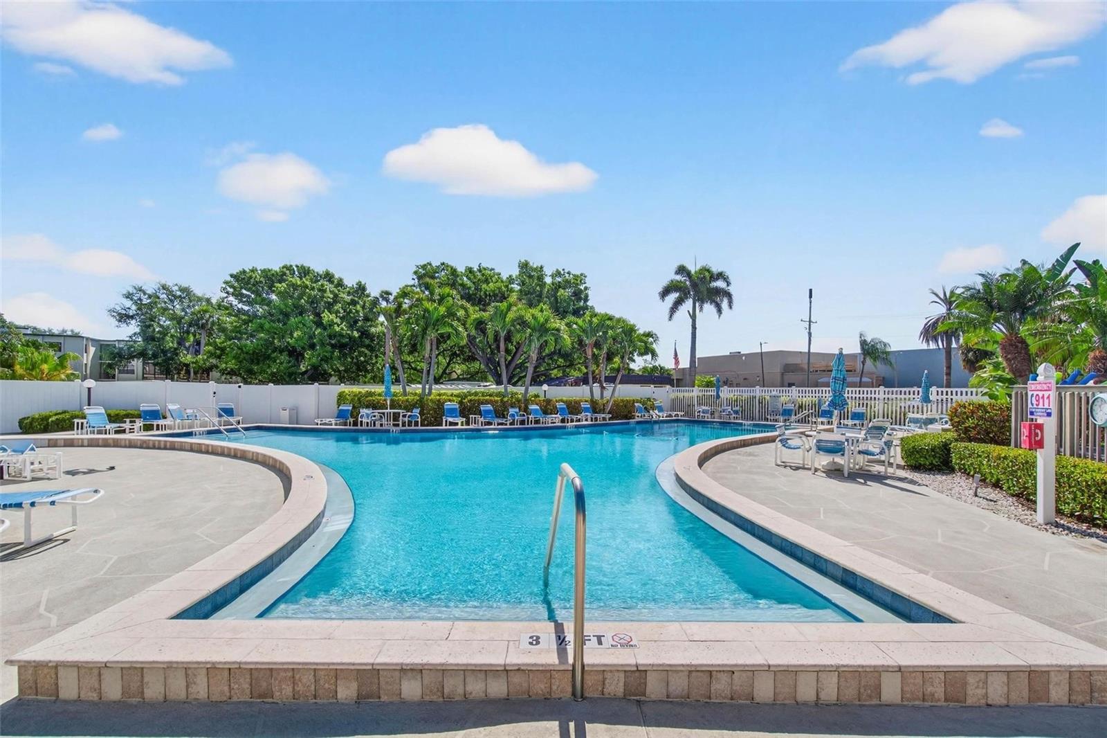 LAKEVIEW OF LARGO - Residential