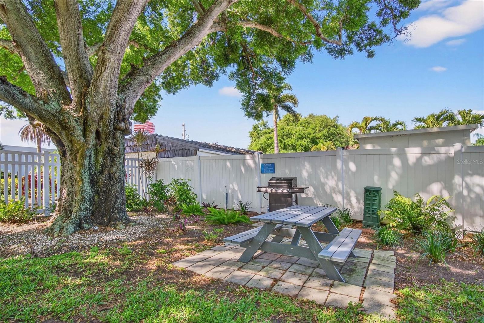 LAKEVIEW OF LARGO - Residential