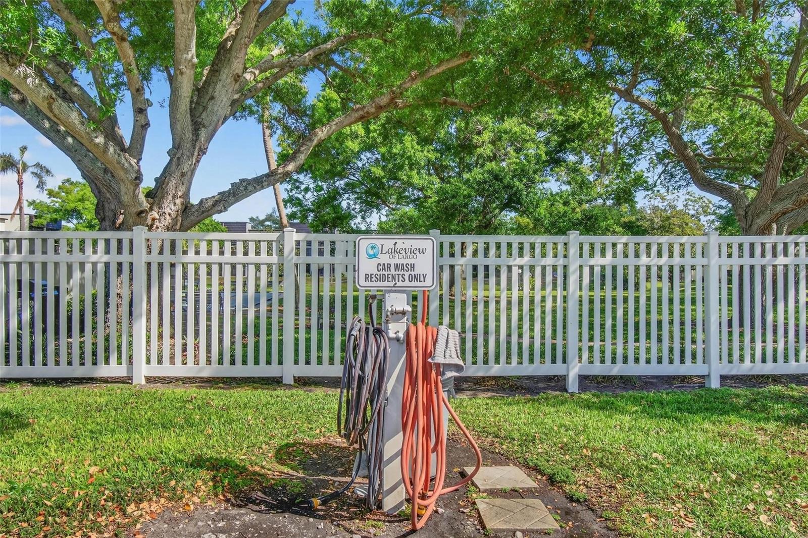 LAKEVIEW OF LARGO - Residential