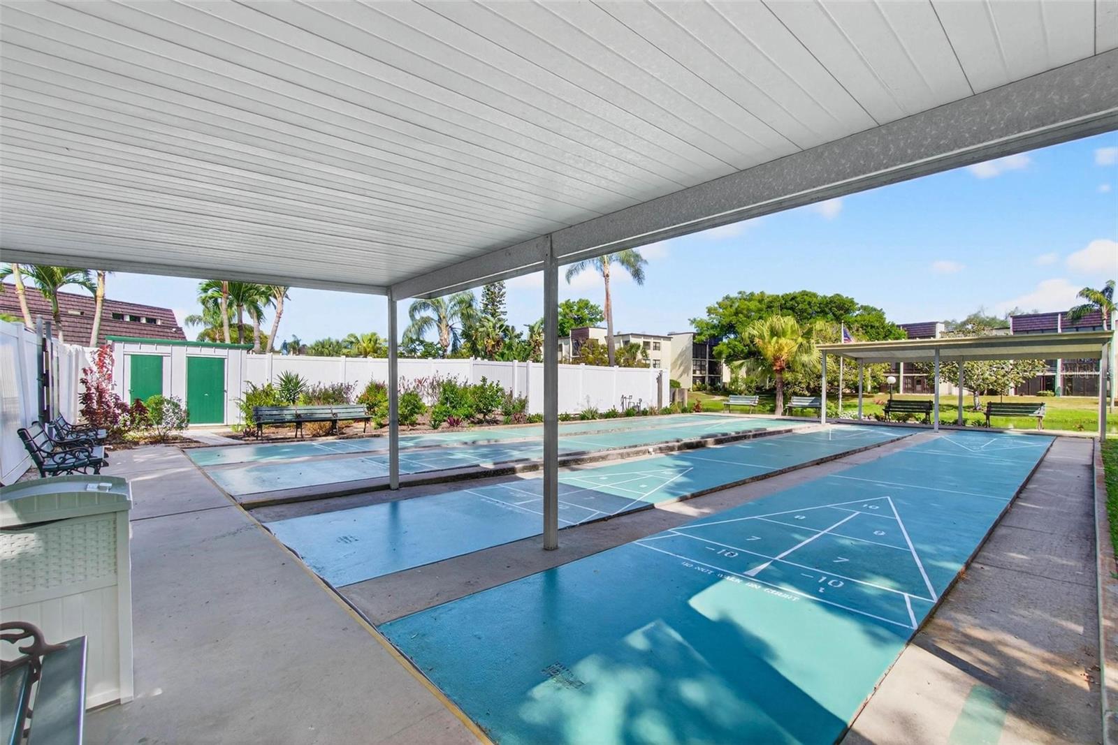 LAKEVIEW OF LARGO - Residential